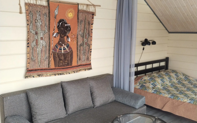 S Dvumya Apartamentami Chalet