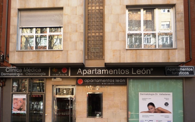 León Apartments