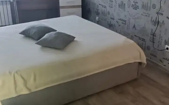 1k. Kvartira Ulitsa Rozyi Lyuksemburg, 118 Flat