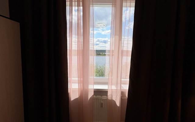 Жилое помещение с видом на озеро