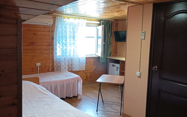 Svoi Lyudi Guest House