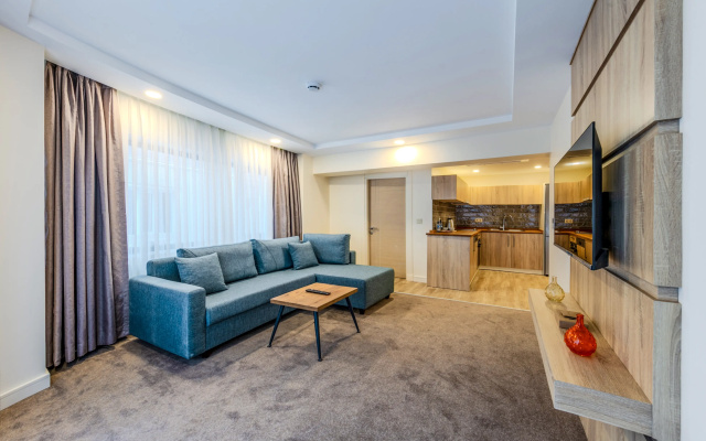 Отель Roys Hotel & Suites