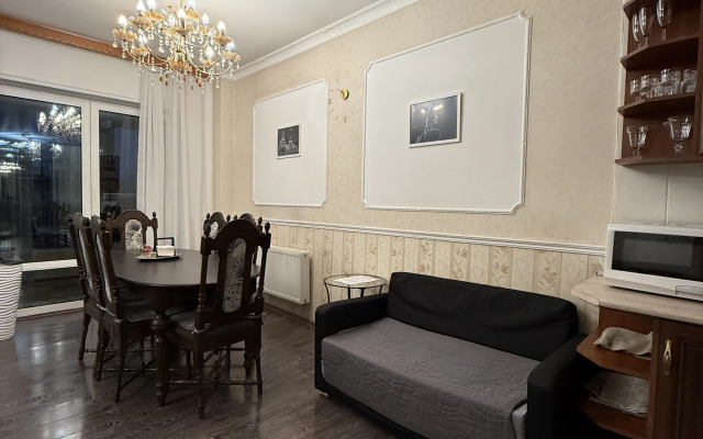 Апартаменты У Финляндского Вокзала и Крейсера Авроры"