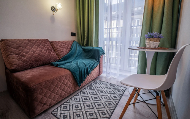 Uyutnaya Kvartira S Udobnym Raspolozheniem Flat