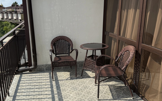 Taunkhaus U Morya Flat