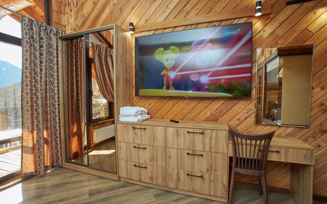 Kedr 750, 6 spalen, 15 gostej s Bassejnom i Banej Chalet