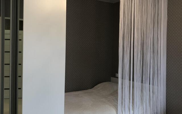 Royal Red Apartment U Korolevskikh Vorot Flat