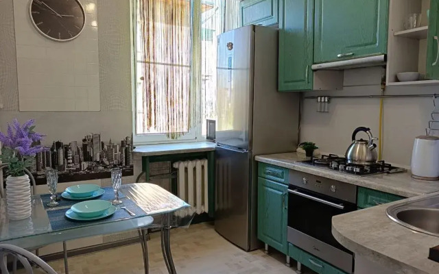 Dvushka Ryadom S Tts Yarmarka I Vokzalom Flat