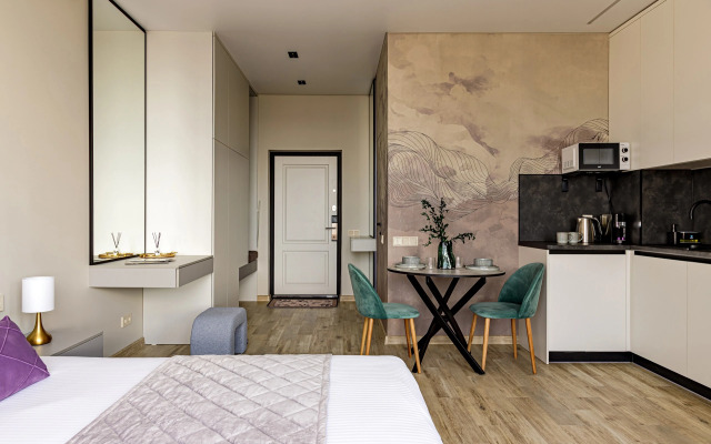 Апартаменты VIP студия с роскошной ванной у панорамного окна