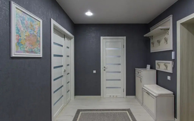 Evrodukhkomnatnaya so stilnym remontom v tsentre Flat