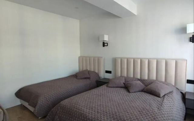 Dlya Chetyrekh Gostey Flat