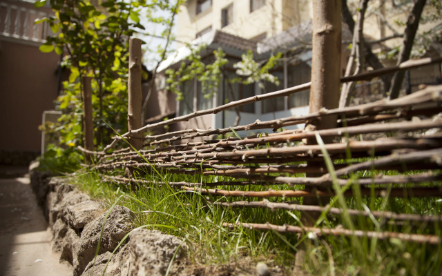 Hin Yerevantsi Hotel
