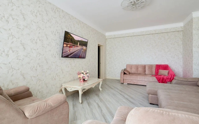 Uyutnaya Na Ulitse Dekabristov 36k2 Flat