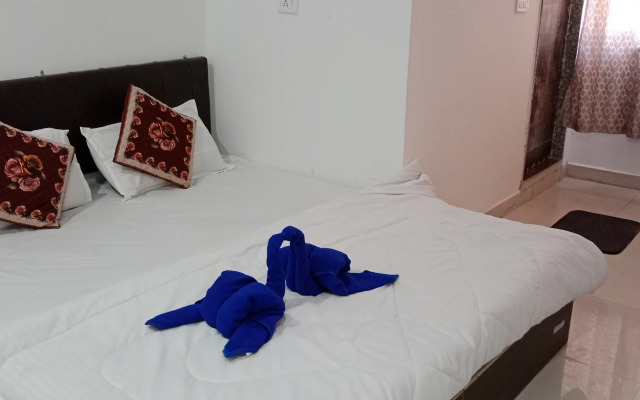 Aaradhya Hotel