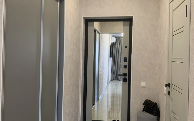 Stilnaya Kvartira-Studiya S Konditsionerom Vozle Aeroporta Flat