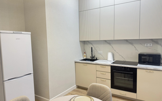 Tikhoye Mesto V Shumnom Gorode Flat