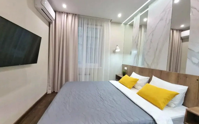 V Tsentre Goroda Apartments