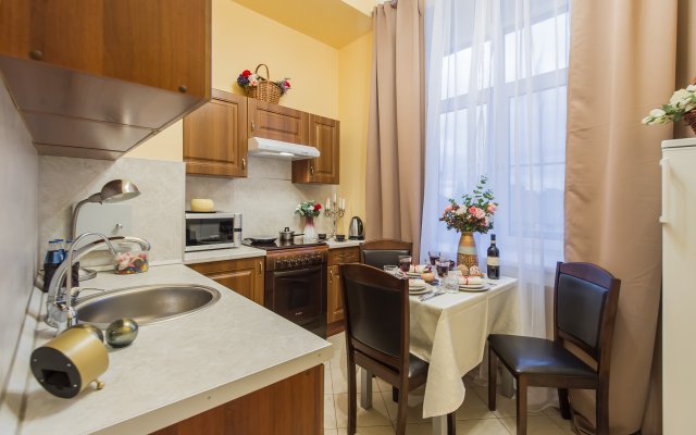 GM v Legendarnoj Stalinskoj vysotke Apartments