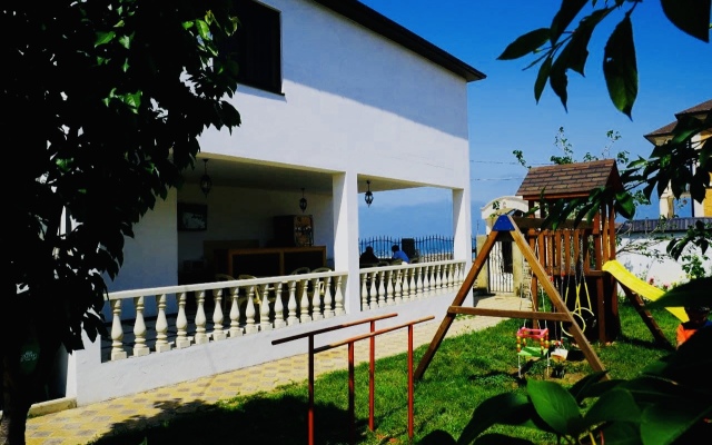 Baza Mango Guest House