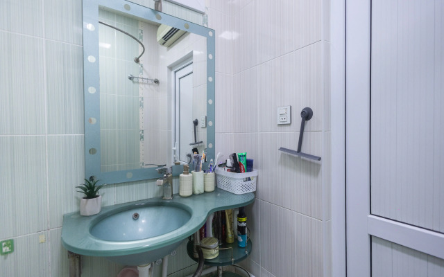 Dvukhspalnie S Gostinoy Komnatoy V Tsentre Goroda Apartments