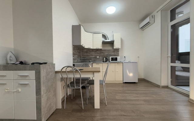 Tut Khorosho Na Azina 22k2 Flat