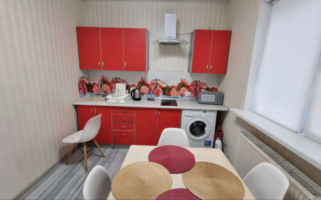 S Uchastkom V Tsentre Goroda Flat