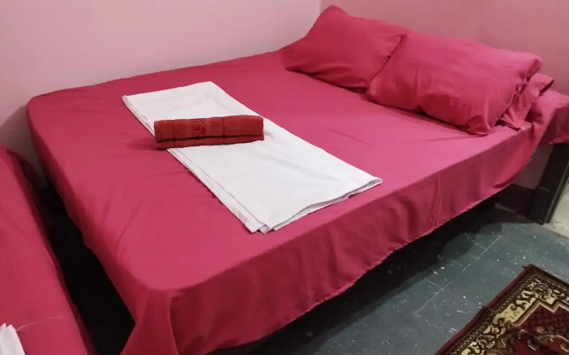 Grand Square Luxor Hostel
