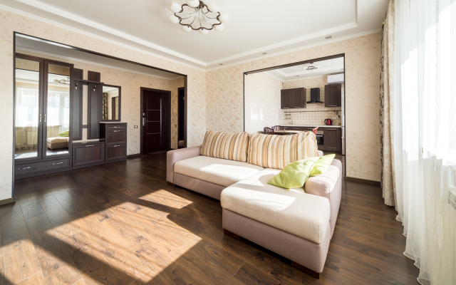 Квартира Тёплая солнечная возле БЦ Первая Башня