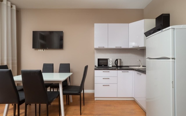 U Morya S Basseinom v ZhK Solnechnyij apt23 Apartments