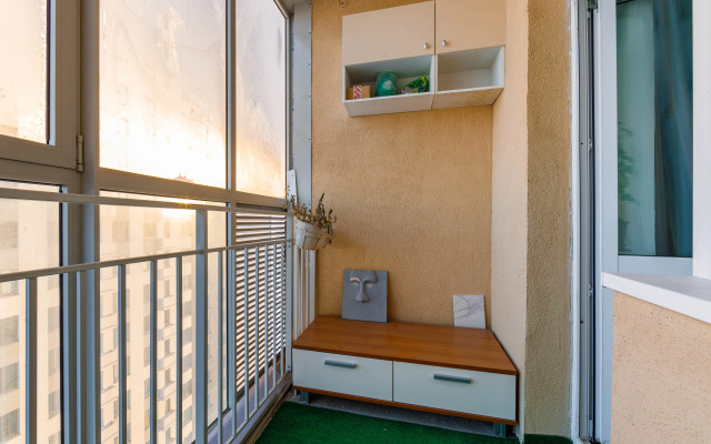 Апартаменты на Крестинского павлин