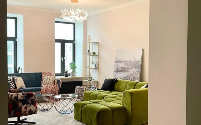 Na Ulitse Sadovaya-Spasskaya 19/1 Flat