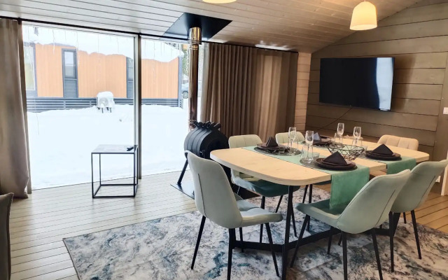 Garnet Holiday. Mir Mini-Hotel