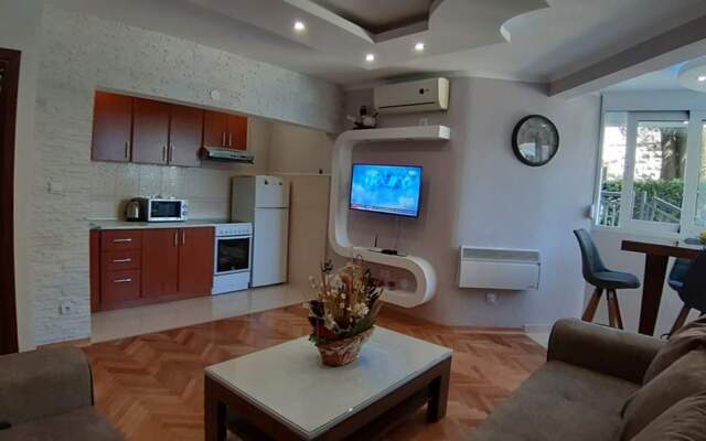 Polina Apartments
