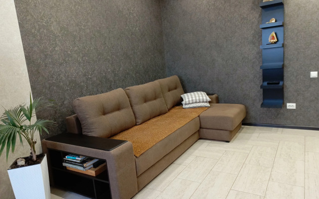 Na Levoberezhye Flat