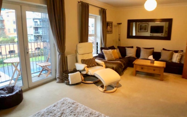 Superb House in Oxford Apartments