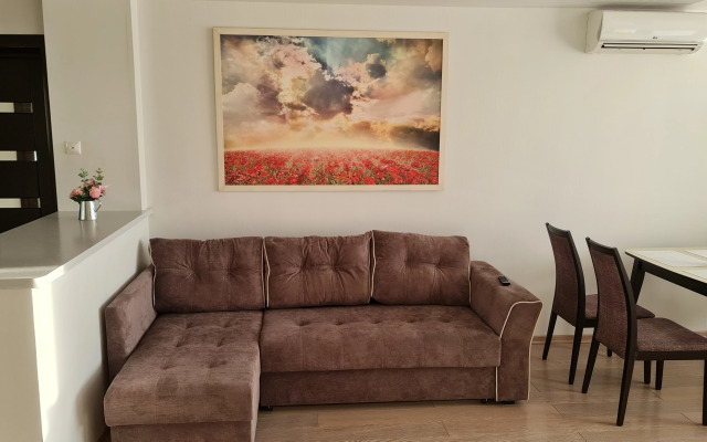Utopayuschaya V Krasote Zaliva I Zakatnogo Solntsa Flat