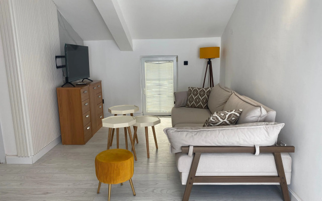 Coastal Two Bedroom Comfort Apartments