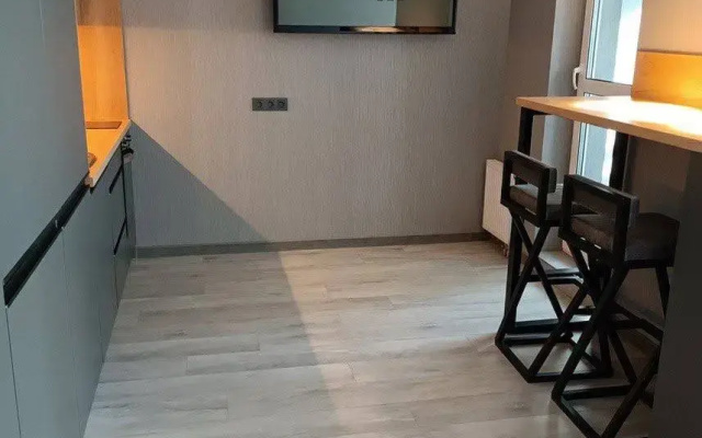 Kvartira Studia na sutki Minsk Mir Sovremennaa tehnika Beskontaktnyj zaezd Balkon Wi-Fi Parkovka