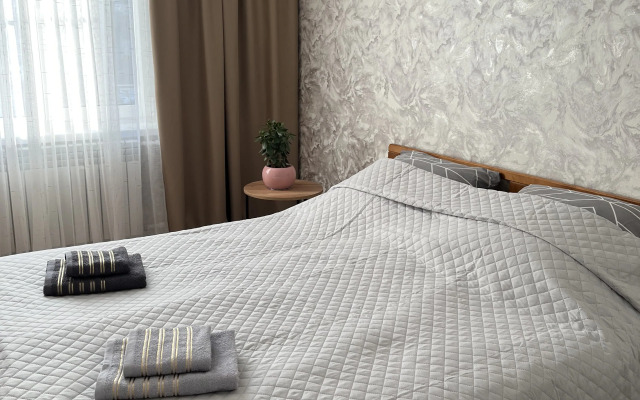 Na Pervomayskoy Flat
