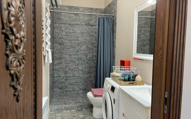 Квартира лофт с террасой на набережной в центре