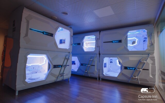 Capsulinn Hotel