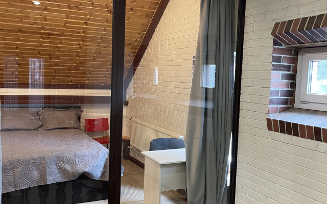 Zamok U Khudozhnika Guest House