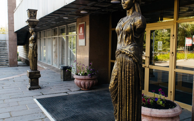 Гостиница Молодежная