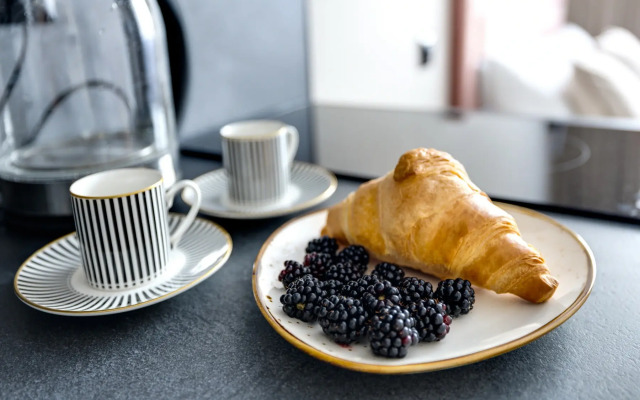 Апартаменты Уютная Дизайнерская Студия у Метро Ботанический Сад