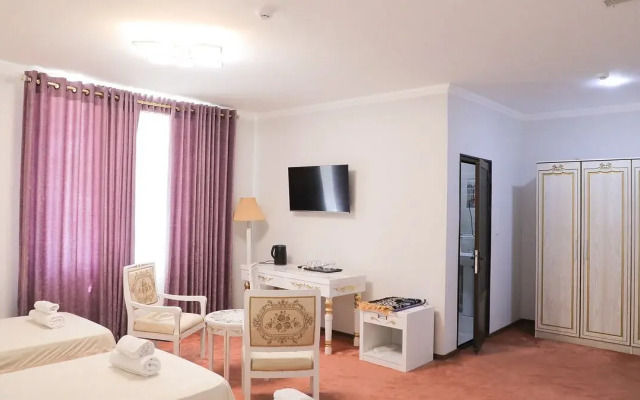 Отель Maqom Plaza