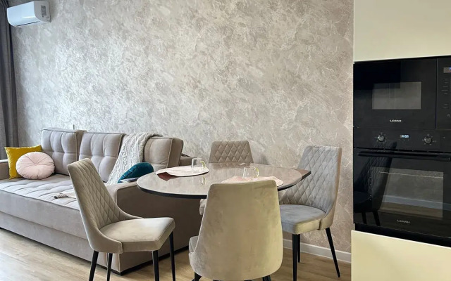 Brusnika U Mosta Vlyublennykh V Tsentre Goroda Flat