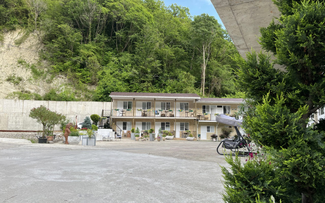 Uda-Cha Guest House