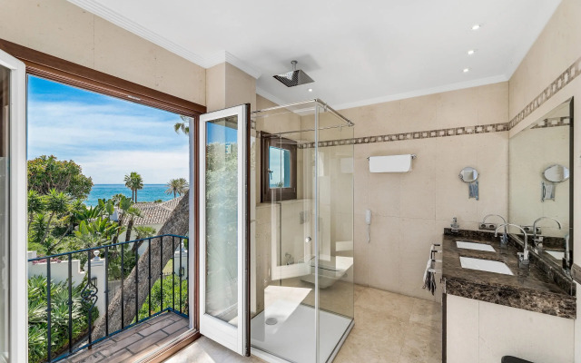All About Villa Puente Romano