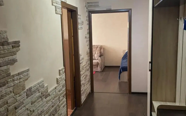 Kvartira Na Oktyabryskoy 215/1 Apartments