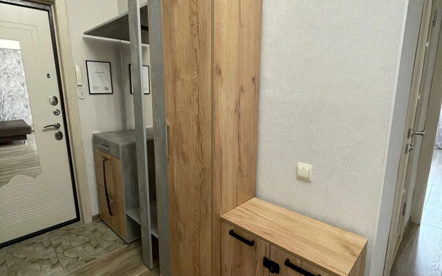 V Tsentre Goroda V 4-M Mikrorayone Flat